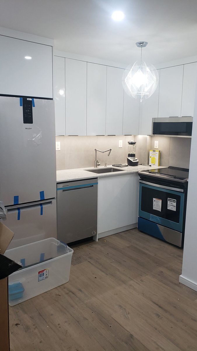 White kitchen during installation