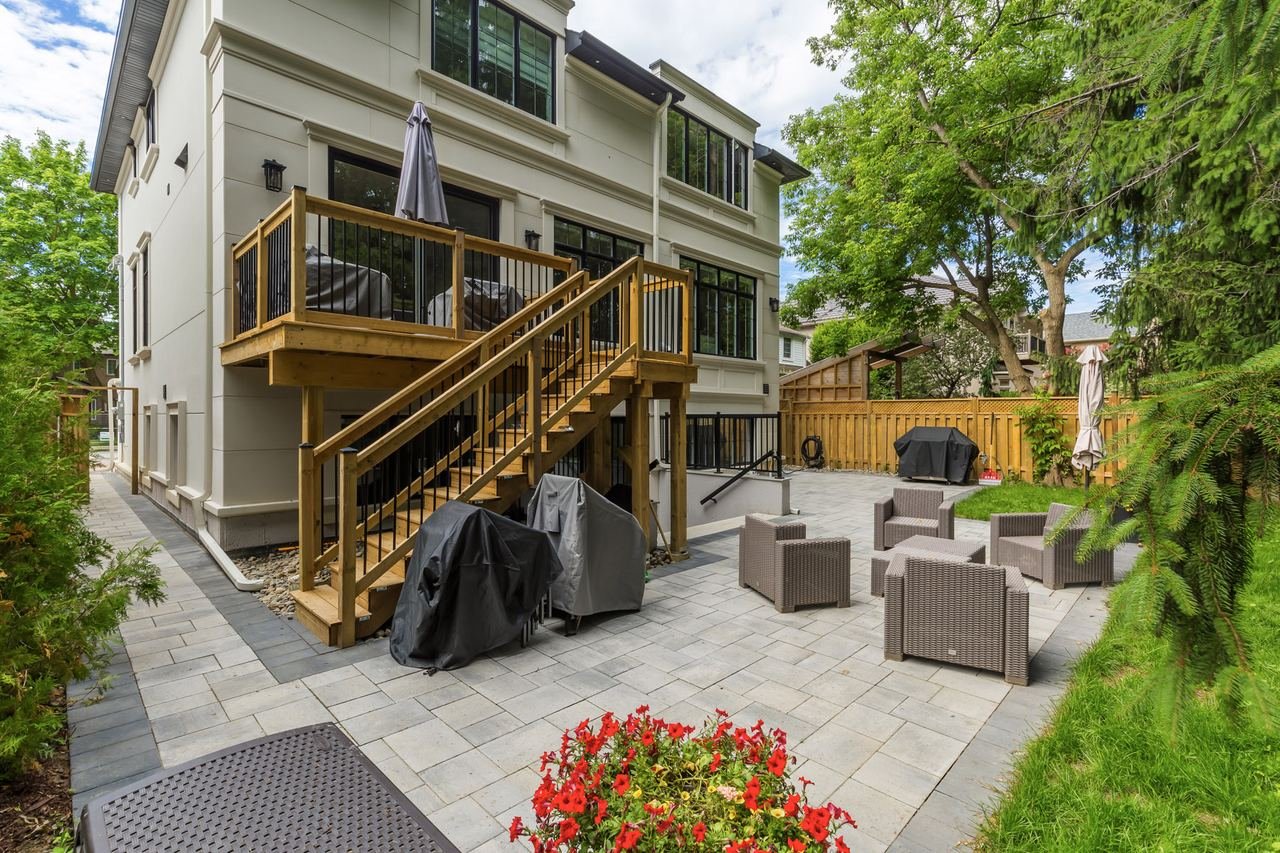 Backyard with rear deck, interlock patio and landscaping — 50 Laurelcrest