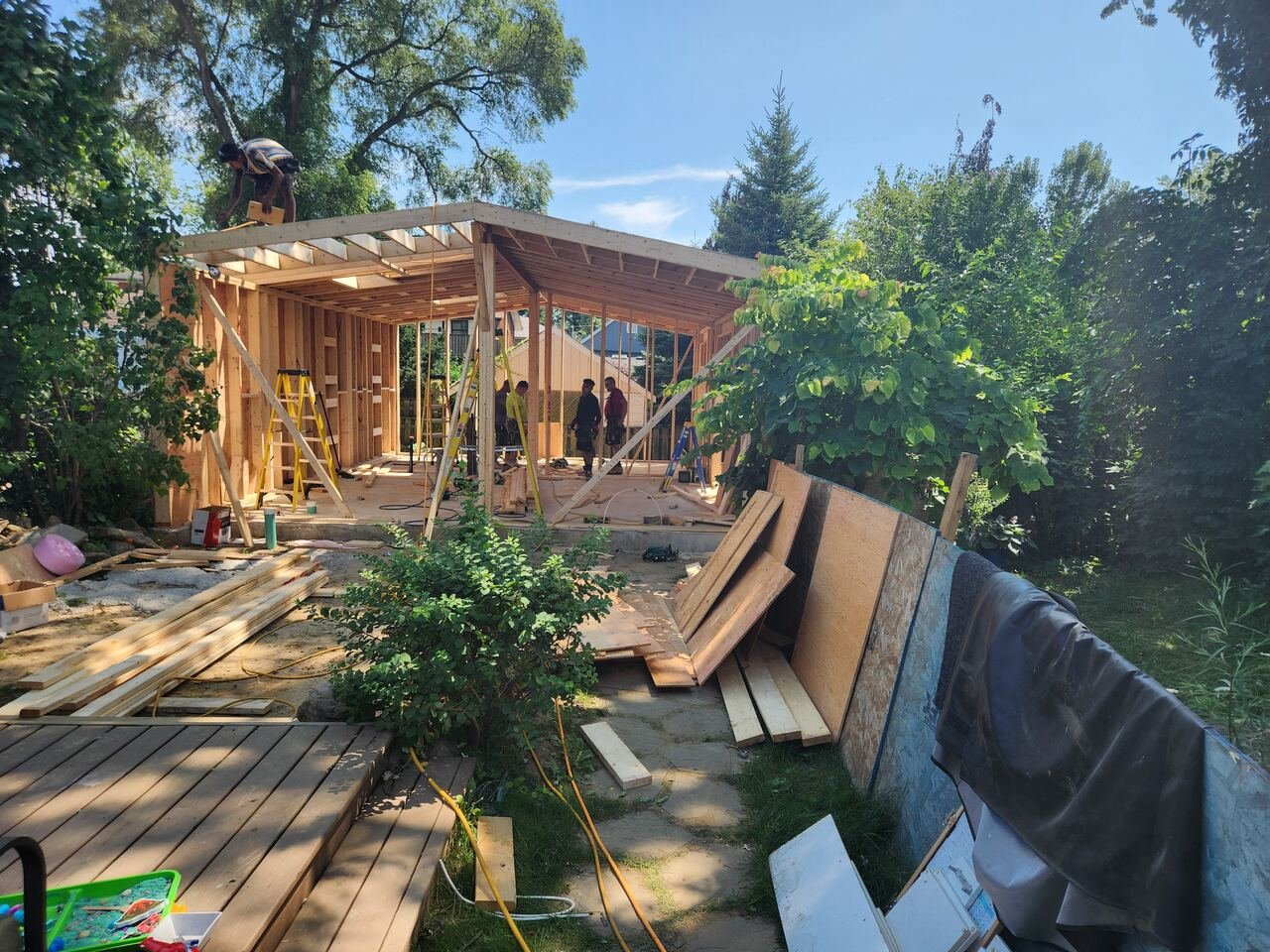 Garden suite framed with roof deck complete and crew on site
