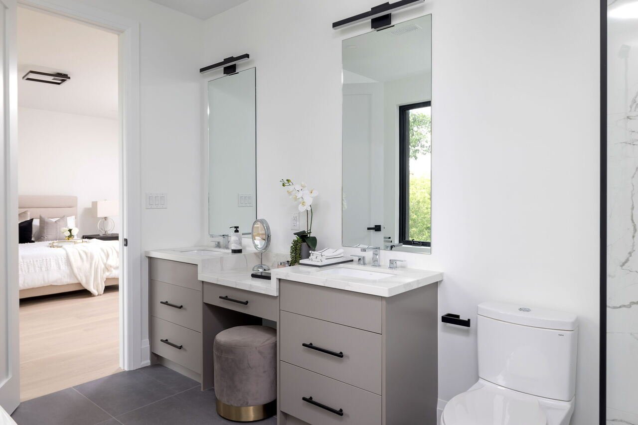 Ensuite bathroom with double vanity, makeup counter and black fixtures